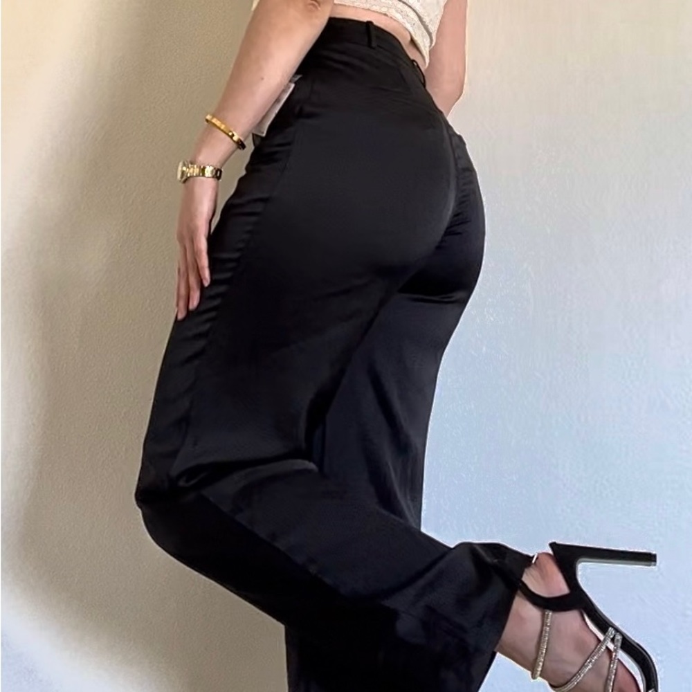 These chic satin pants are the perfect addition to your wardrobe. ✨
